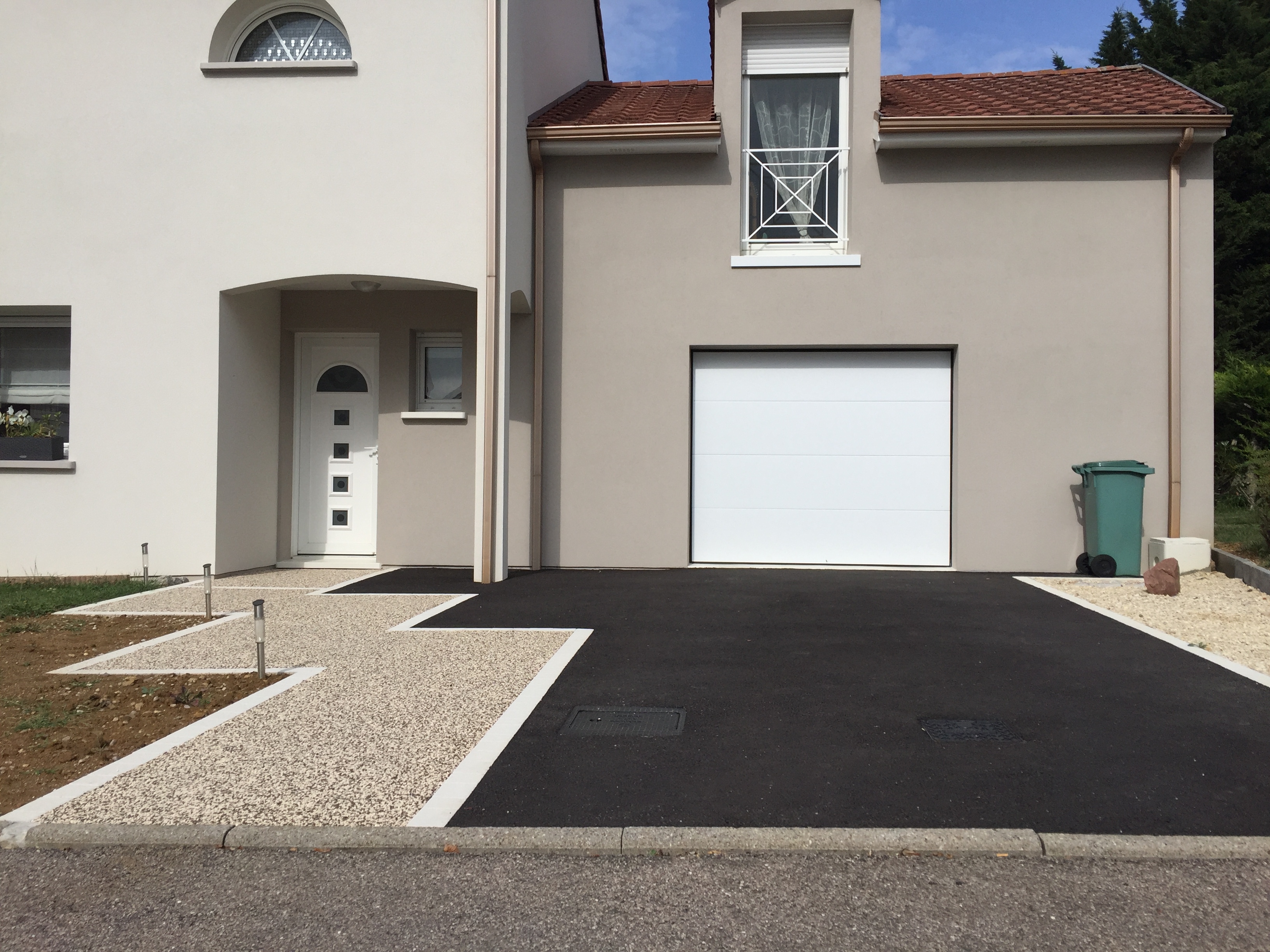 Ralisation Alle de garage en Enrob noir  Chaud, Hydrostar et Pav La Couture - Meurthe-et-Moselle cre le 15/05/2019