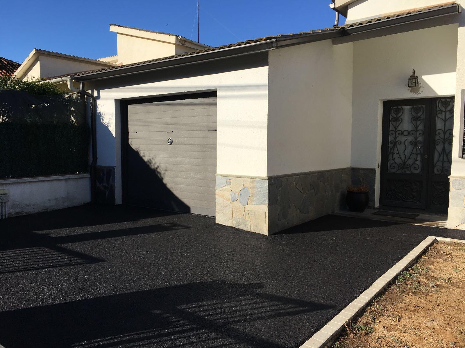 Conception Alle de garage en enrob noir  chaud  Sant Fost de Campsentelles cre le 28/11/2019