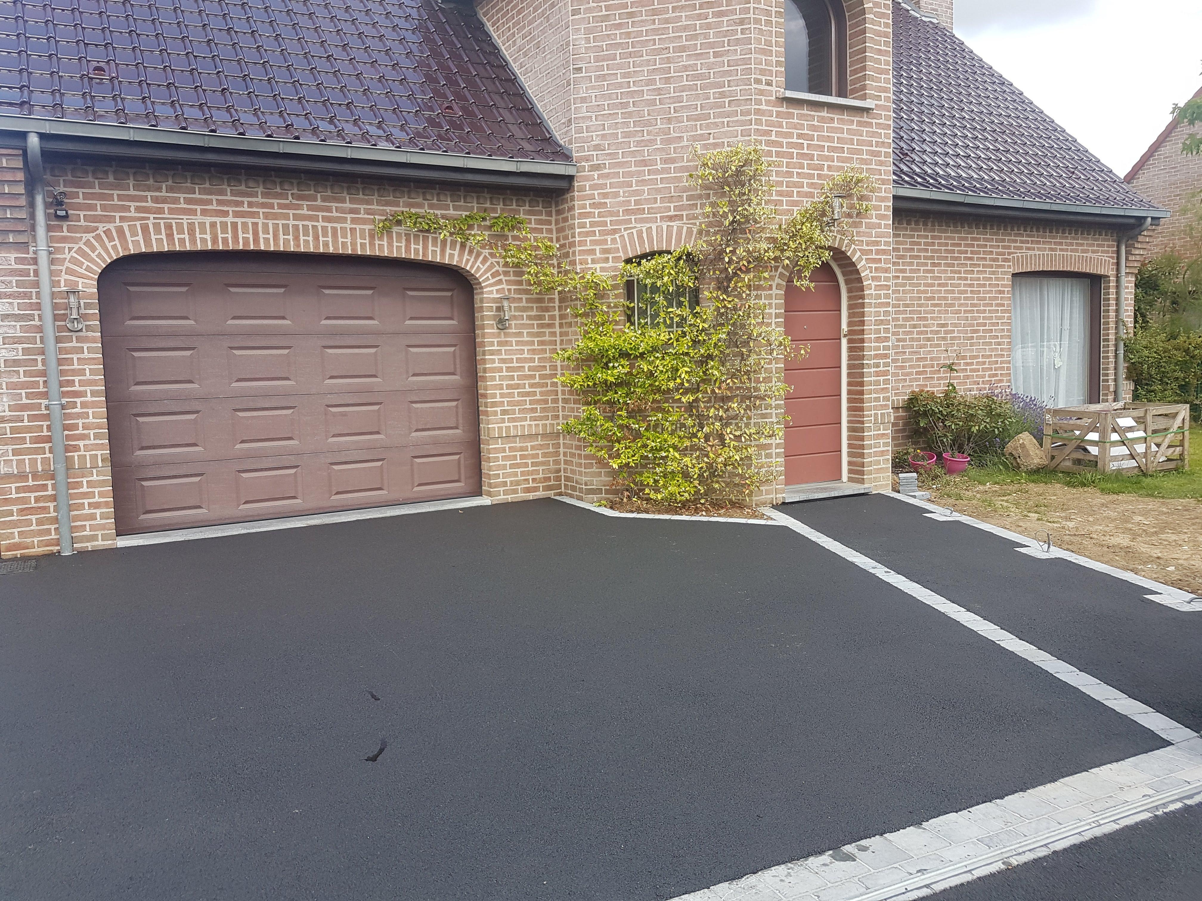 Ralisation Alle de garage en enrob noir  chaud et pavage  Quesnoy-sur-Dele cre le 05/05/2020