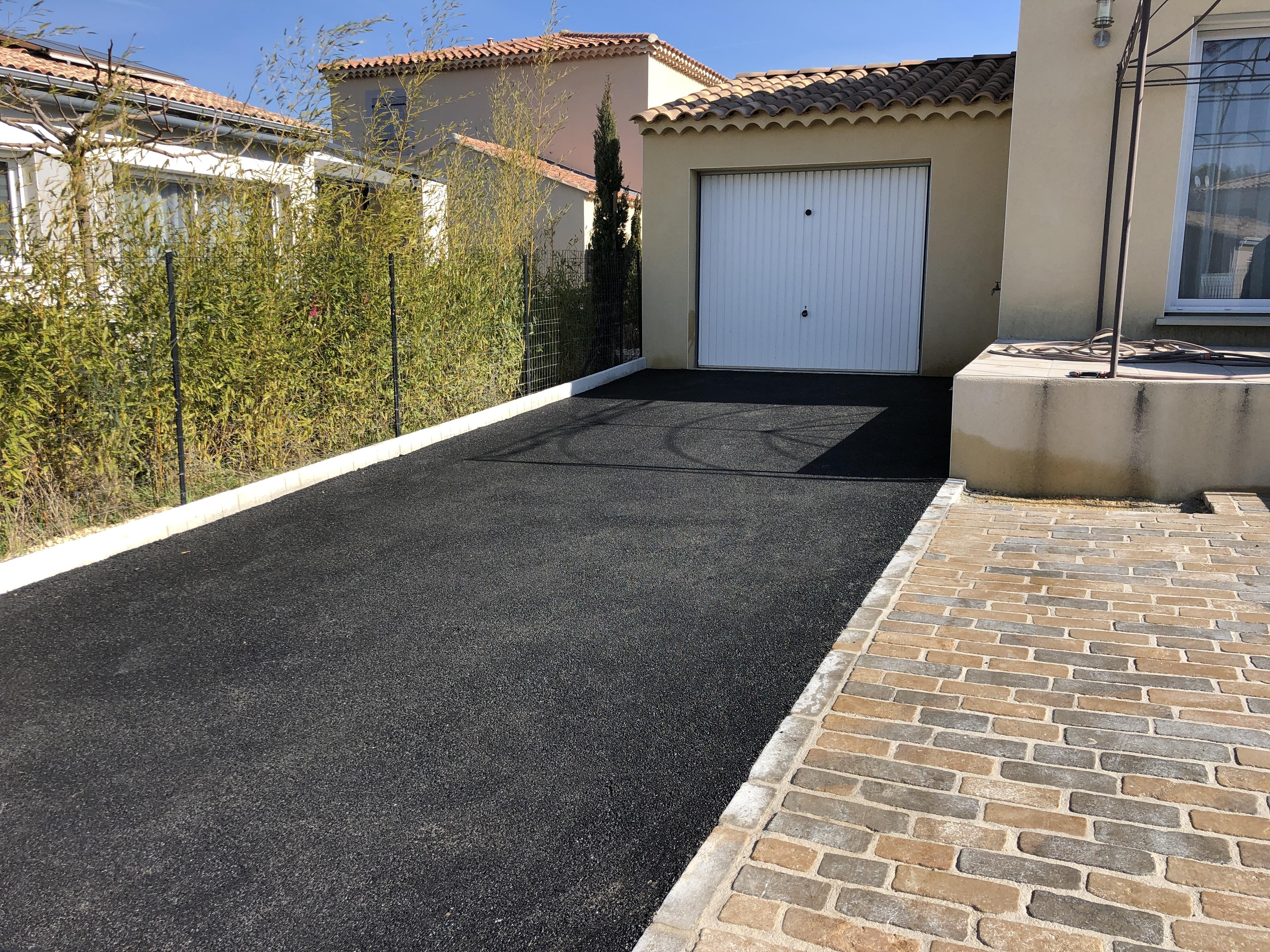 Conception Alle de garage en enrob noir  chaud et Pavage - Vaucluse ralise le 13/05/2020