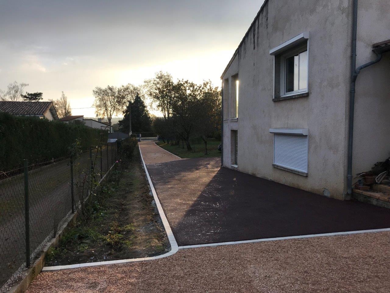Cration Chemin en enrob rouge  chaud et Alvostar - Entreprise Nadau - Haute Garonne ralise le 30/01/2019