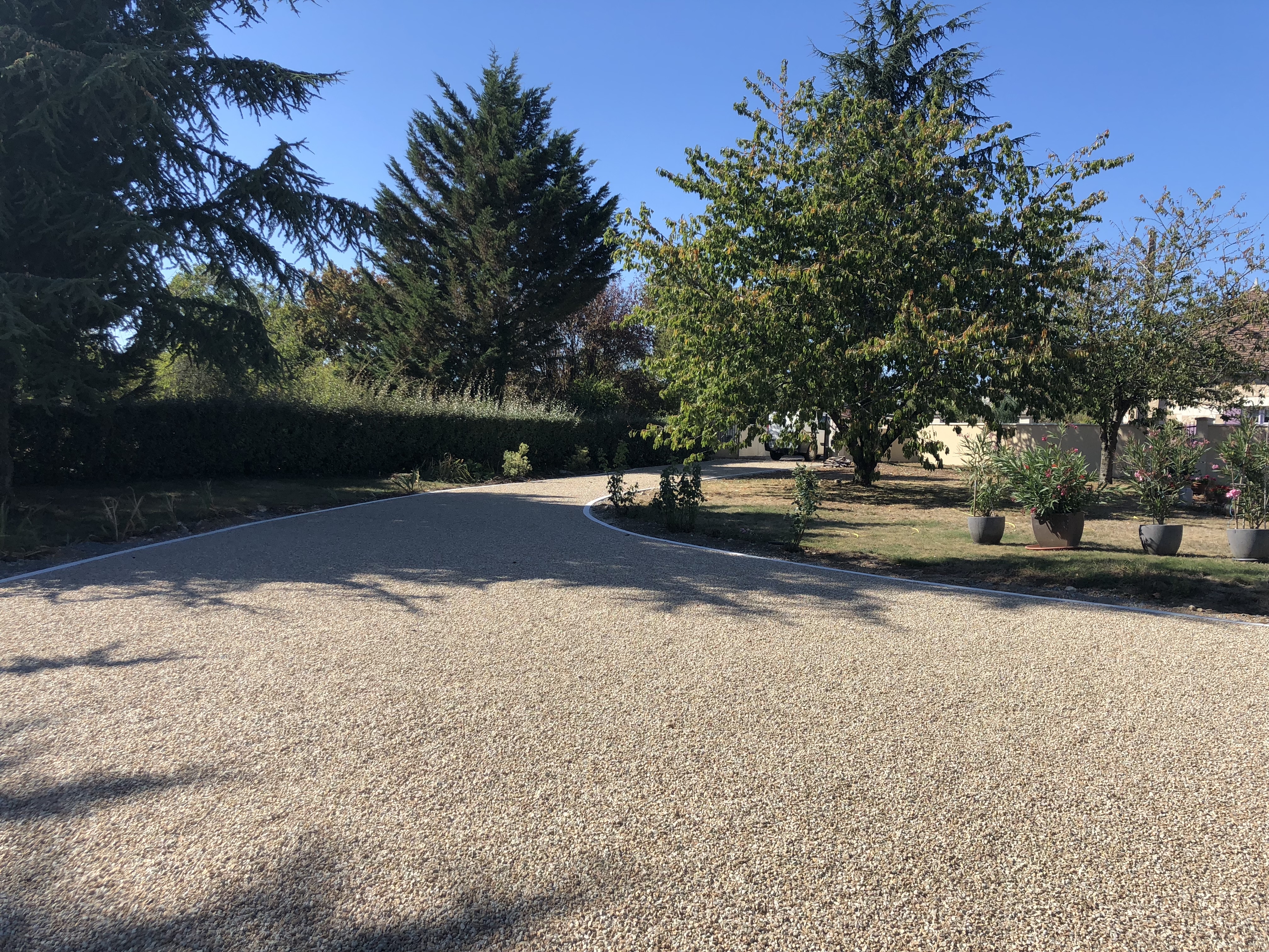 Conception Cour en Alvostar - Entreprise Neau  Leign-les-Bois cre le 02/10/2018