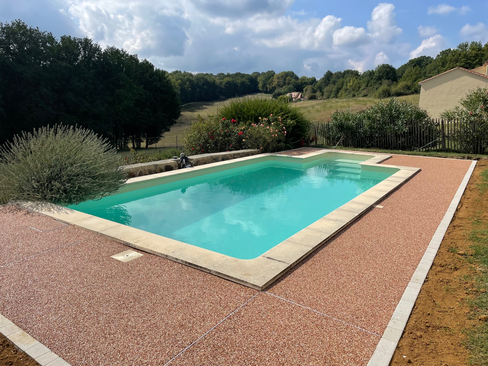 Ralisation Plage de piscine en Hydrostar - Dordogne cre le 16/06/2022