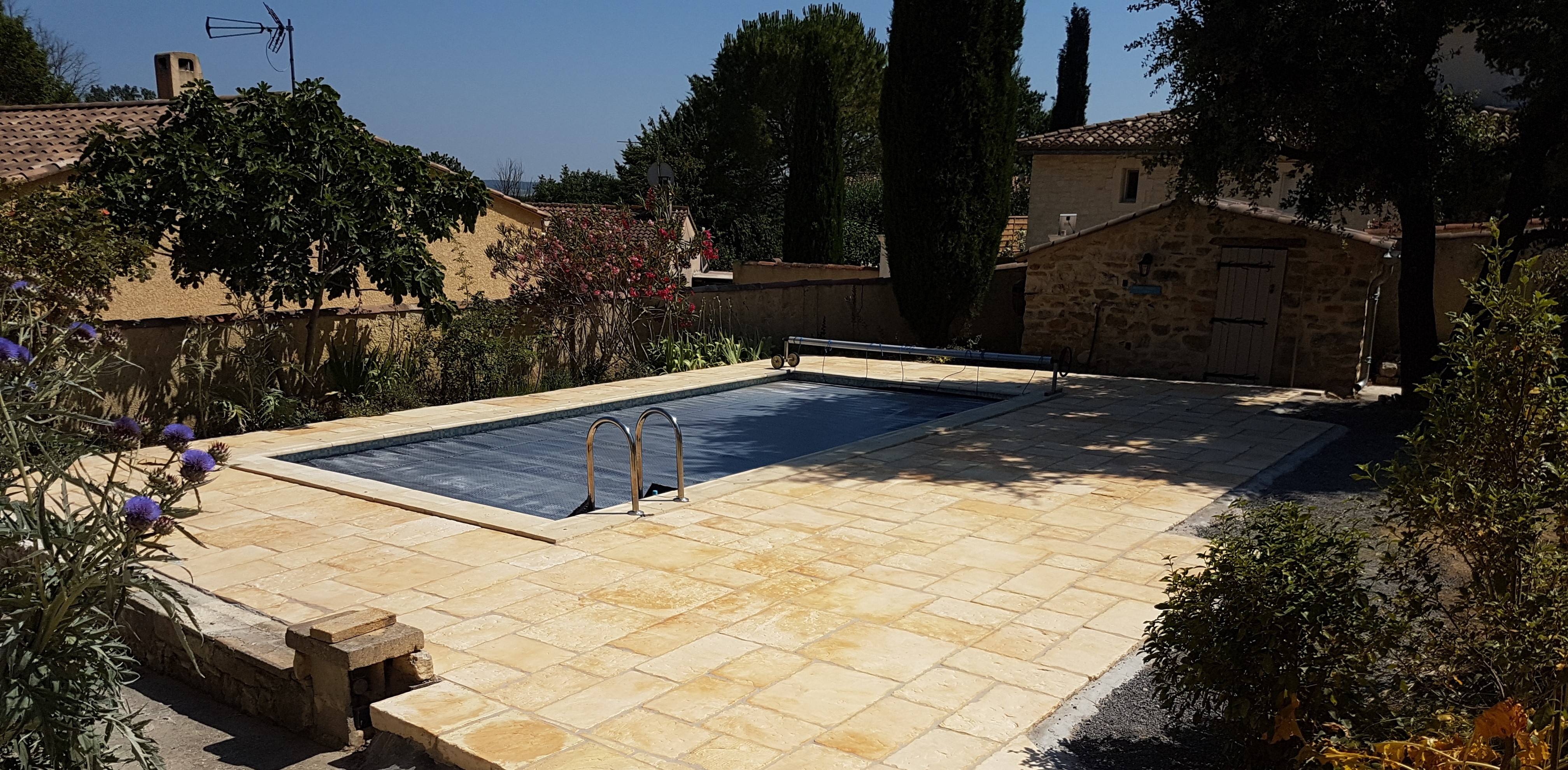 Ralisation Plage de piscine en dallage - Gard cre le 18/07/2019