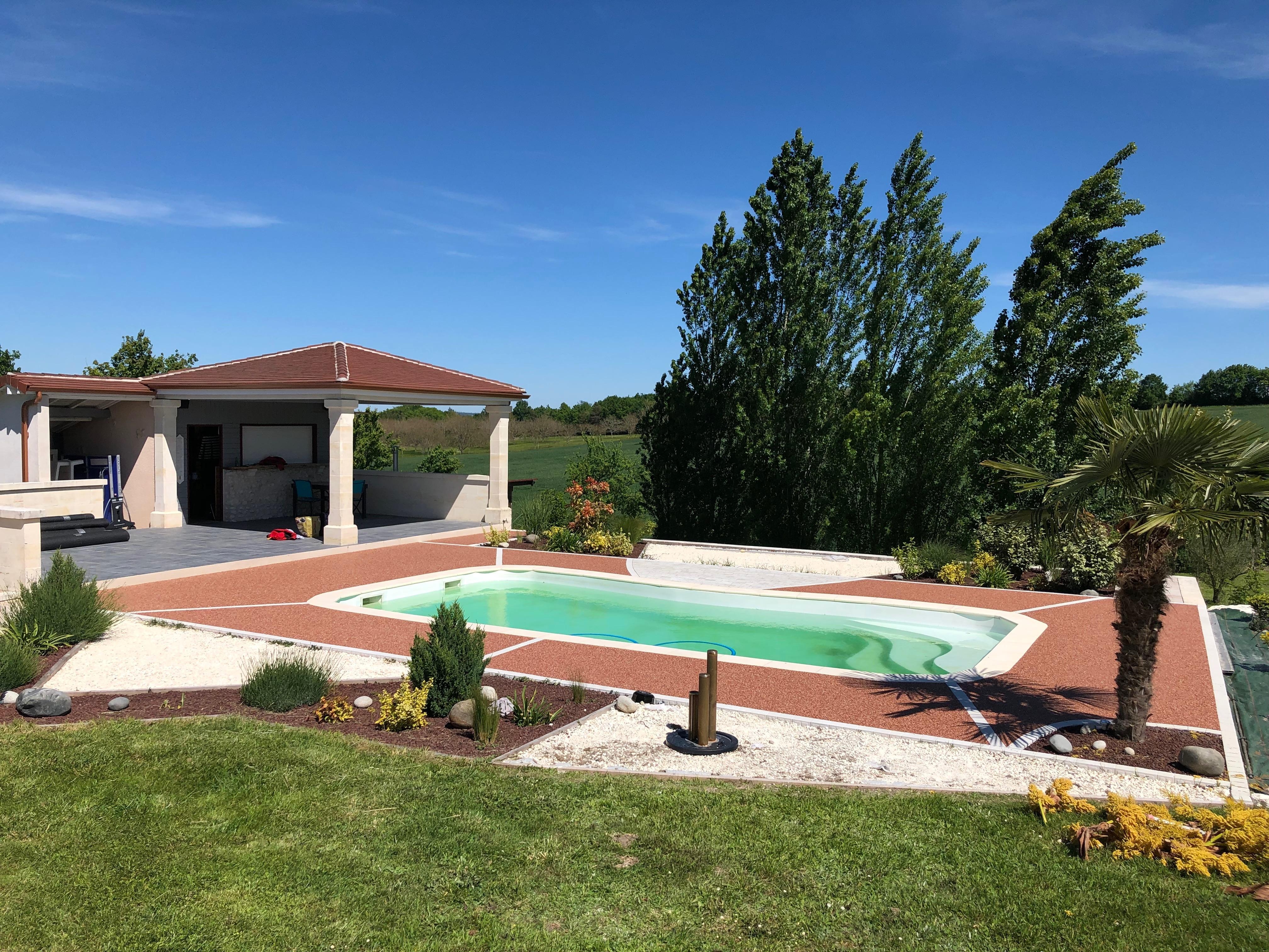 Ralisation Plage de piscine en Hydrostar - Dordogne conue le 24/04/2020