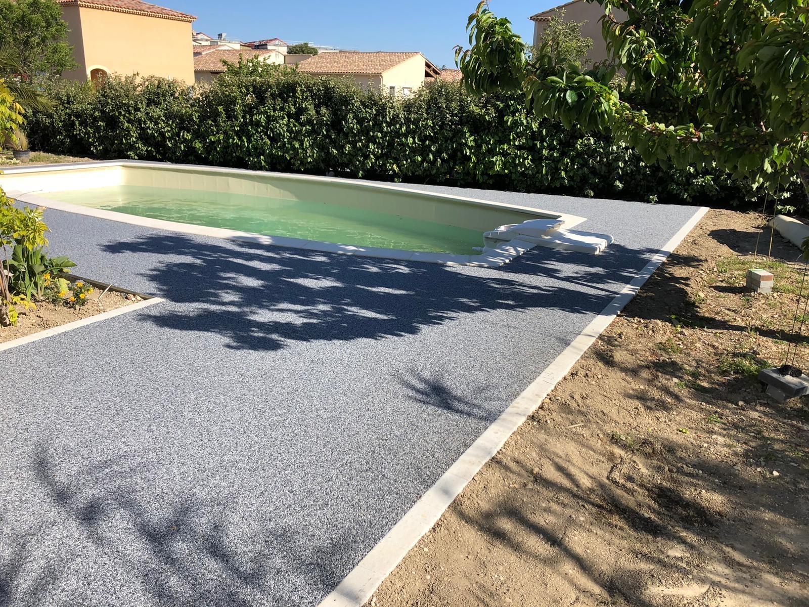 Cration Plage de piscine en Hydrostar et bordures la Couture - Vaucluse conue le 12/05/2020