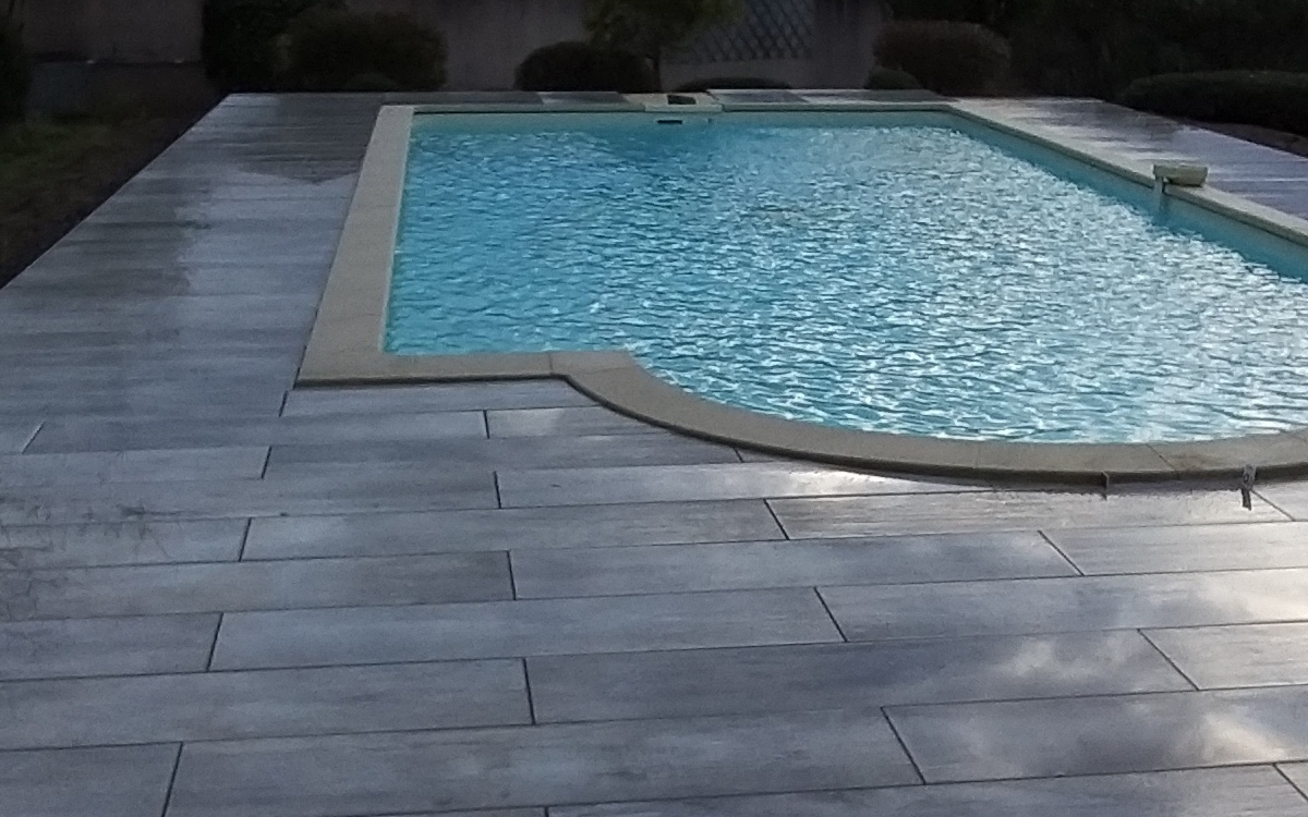 Conception Plage de piscine en terrasse sur plots  CARCASSONNE cre le 04/12/2020