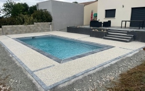 Terrasse en dallage multiformat et Tour de piscine en Hydrostar Nuage14849