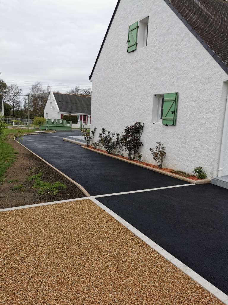 Cration Alle de garage en Alvostar, enrob  chaud, grs crame, Pav la couture et terrasse sur plots  La Chapelle des Marais conue le 20/03/2021