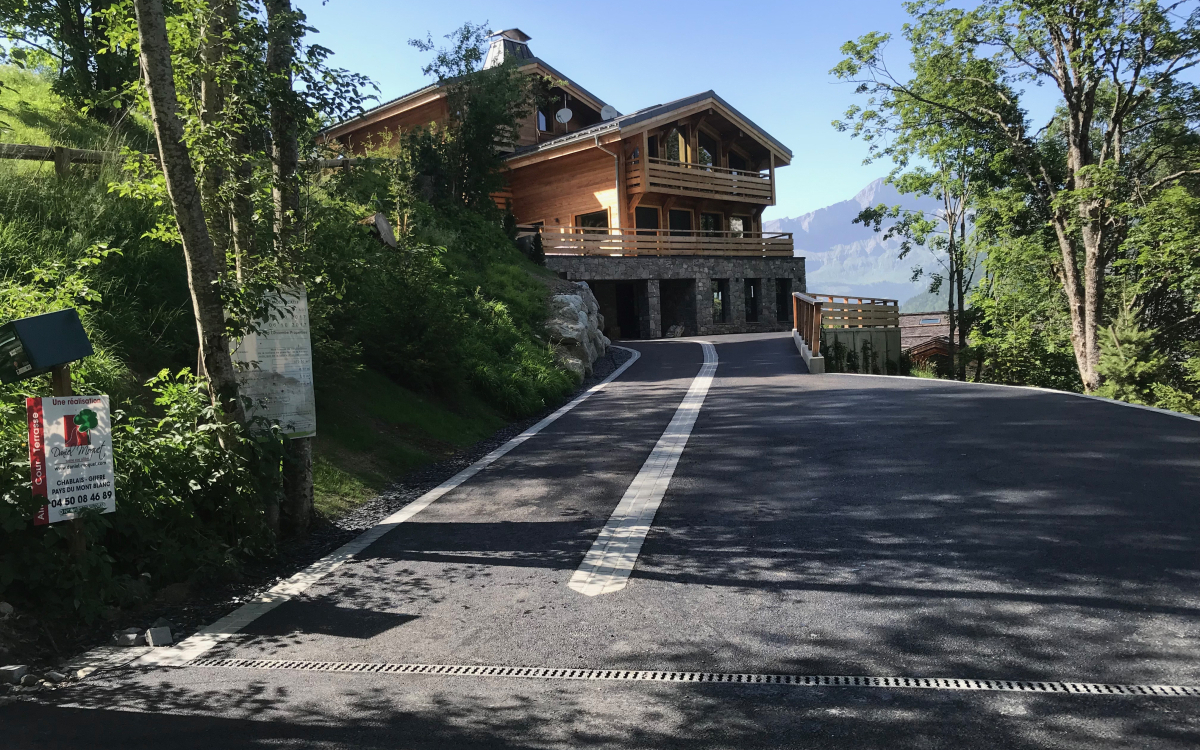 Conception Alle de garage en enrob  chaud et pavage dallage  LES HOUCHES ralise le 28/06/2019