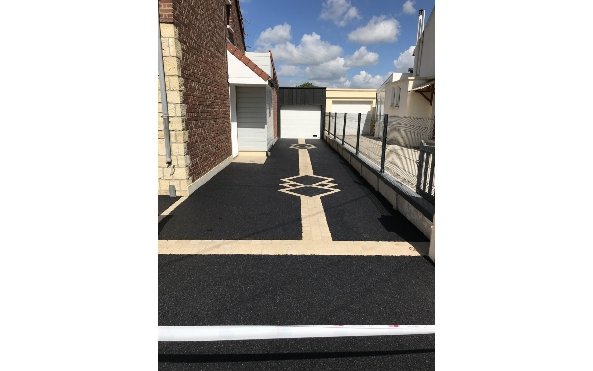 Cration Alle de garage en enrob  chaud  ALBERT ralise le 28/09/2021