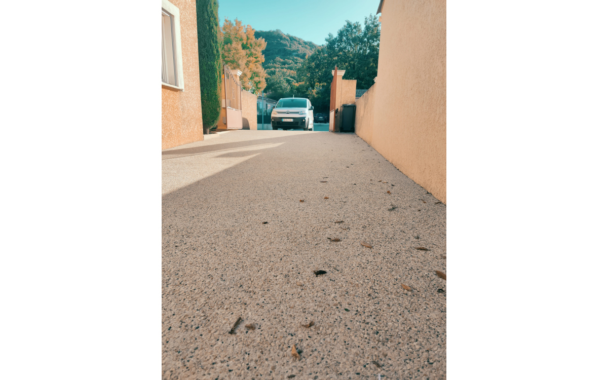 Ralisation Alle de garage en bton decoratif - Drme conue le 17/03/2022