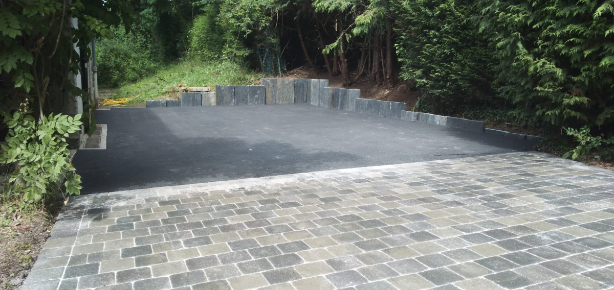 Cration Alle de garage en enrob  chaud et pavage dallage  VARENNES JARCY ralise le 19/05/2022