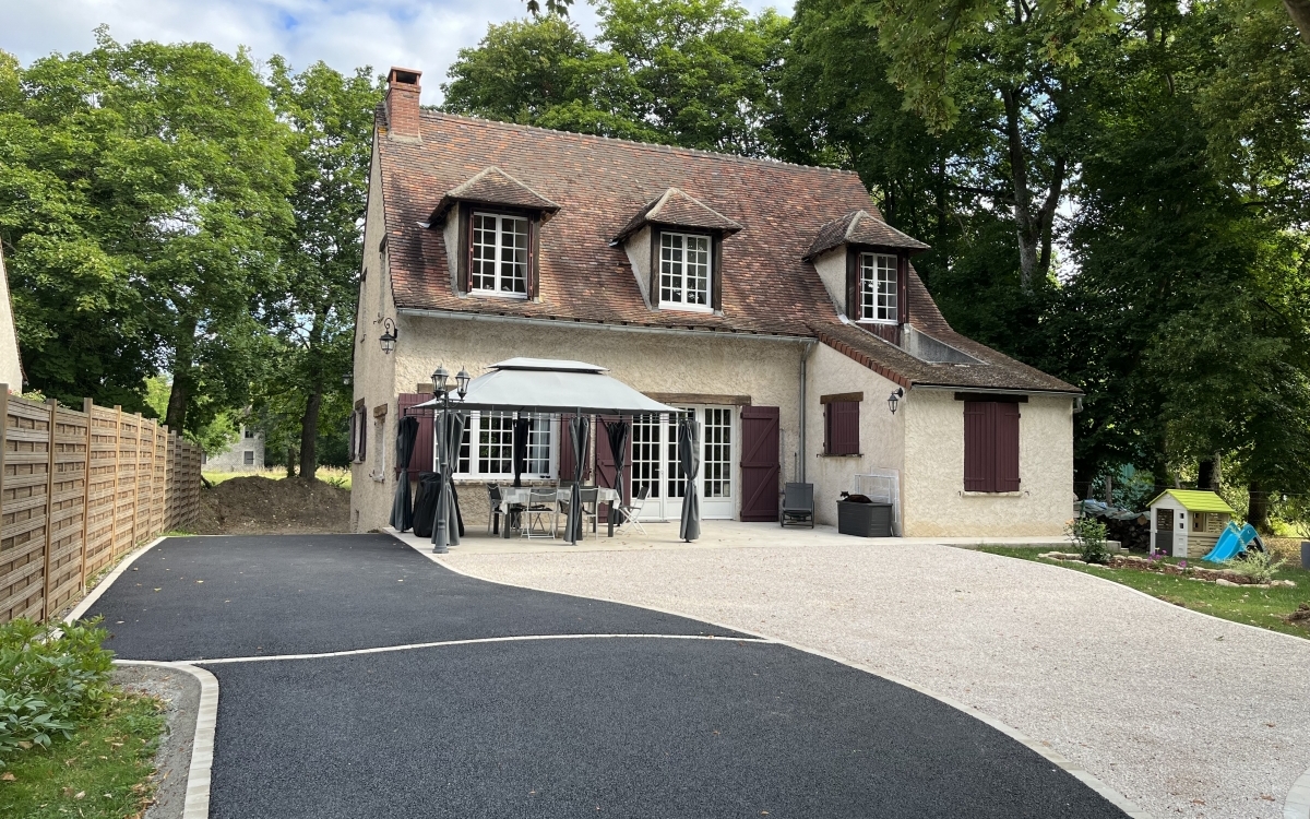 Conception Allée de garage en Alvéostar® et enrobé à chaud à Vayres sur Essonne créée le 22/07/2022