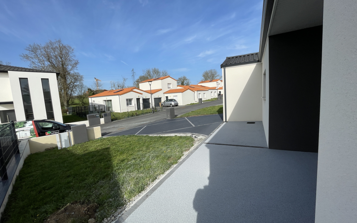 Cration Alle de garage en bton decoratif et Pav la couture  CHOLET ralise le 20/05/2023