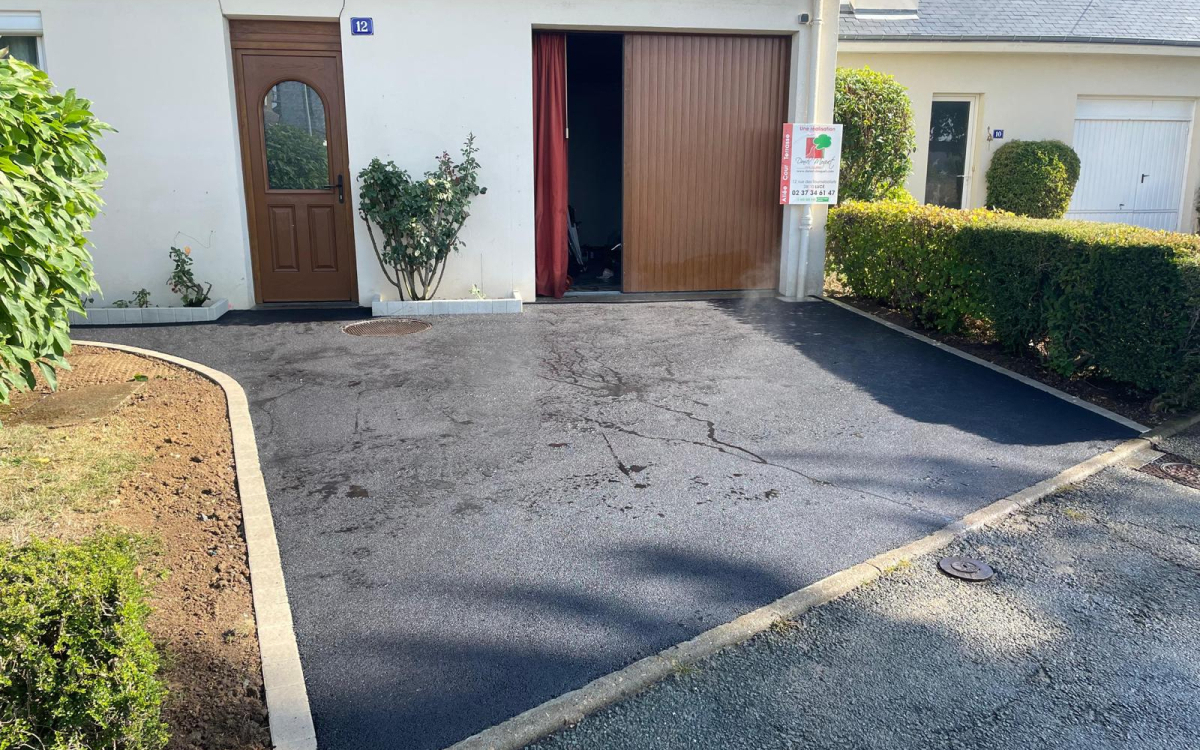Ralisation Alle de garage en enrob  chaud et Pav la couture  Luc cre le 17/11/2023