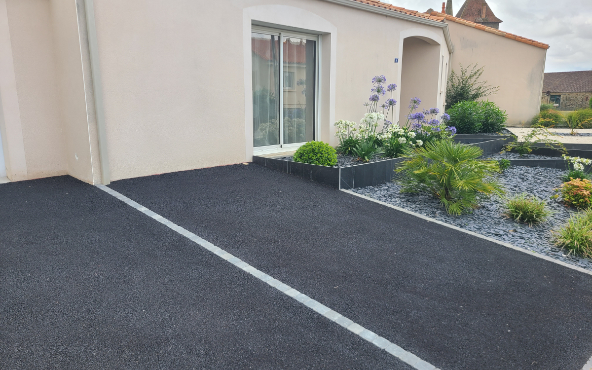 Cration Alle de garage en Stardraine et pavs gris  Les Herbiers ralise le 30/05/2023