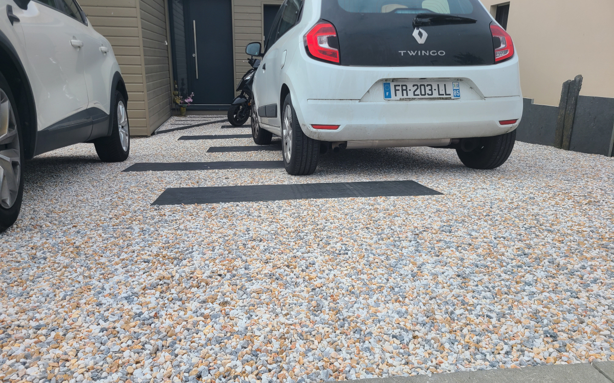 Ralisation Alle de garage en Alvostar Hawa et Pav la couture gris  La Gaubretire cre le 22/03/2023