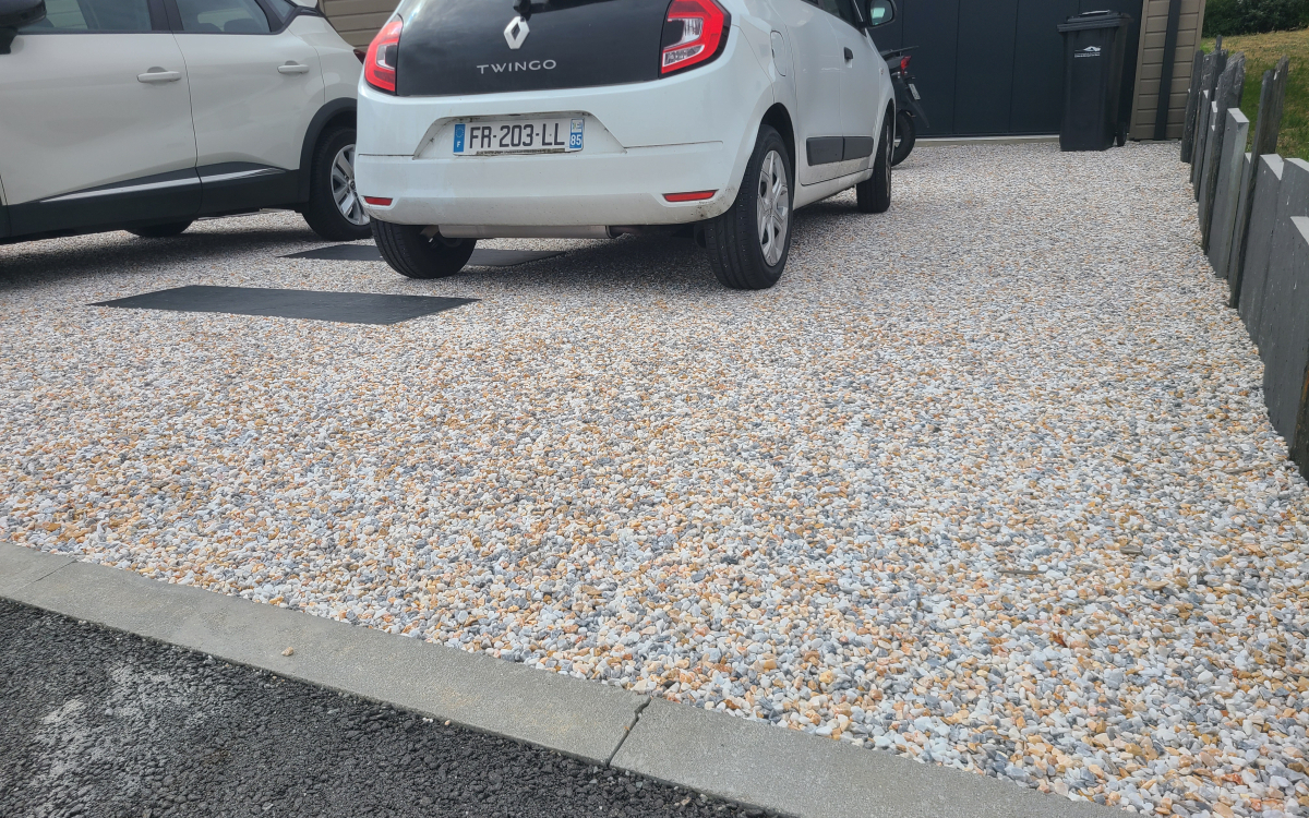 Ralisation Alle de garage en Alvostar Hawa et Pav la couture gris  La Gaubretire cre le 22/03/2023