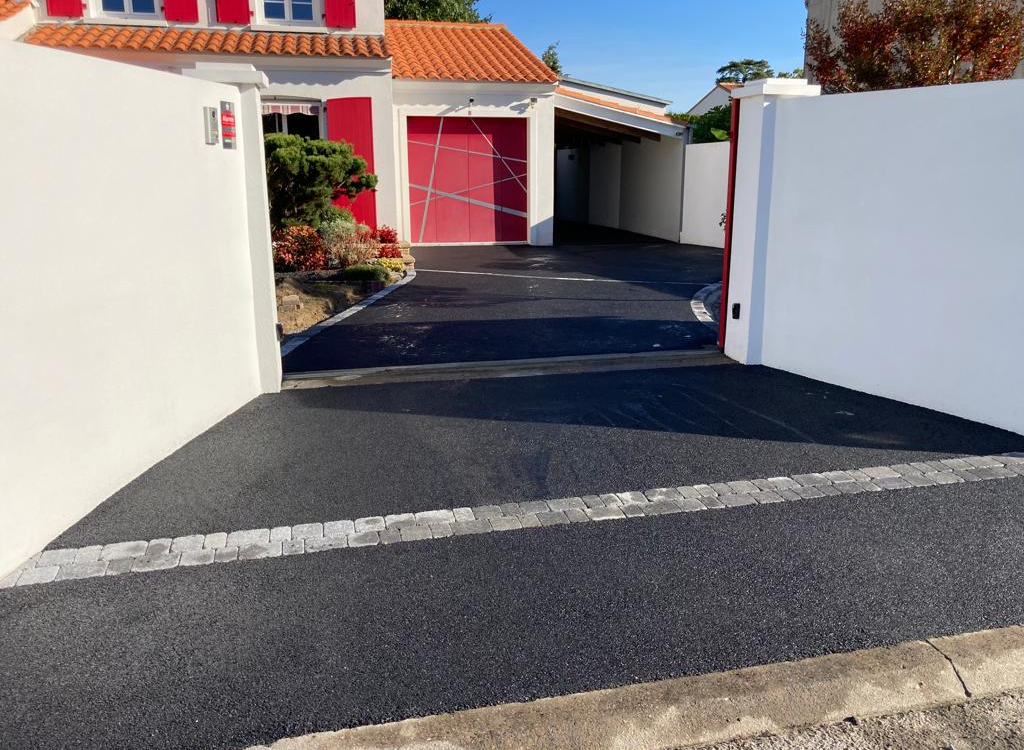 Cration Alle de garage en enrob  chaud  Haute goulaine  conue le 30/09/2021