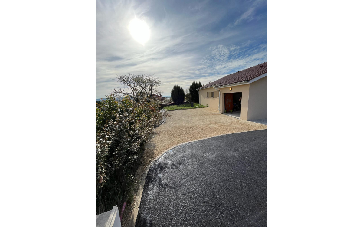 Cration Alle de garage en enrob  chaud et Gravistar  CHAVANAY ralise le 22/03/2024