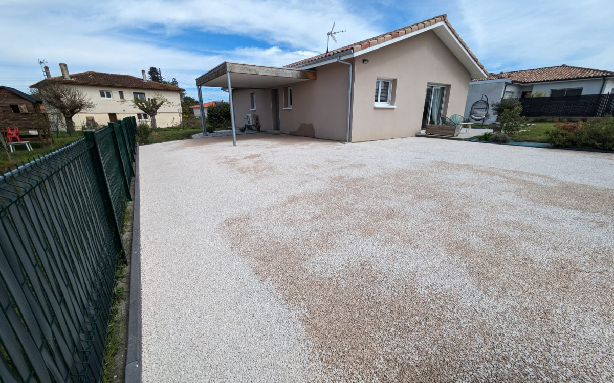 Ralisation Alle de garage en Alvostar, bordures haute couture et Gravistar - Gers conue le 09/04/2024