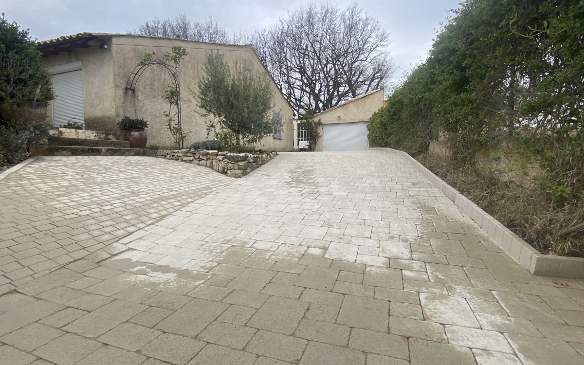 Ralisation Alle de garage en pavage dallage conue le 09/04/2024