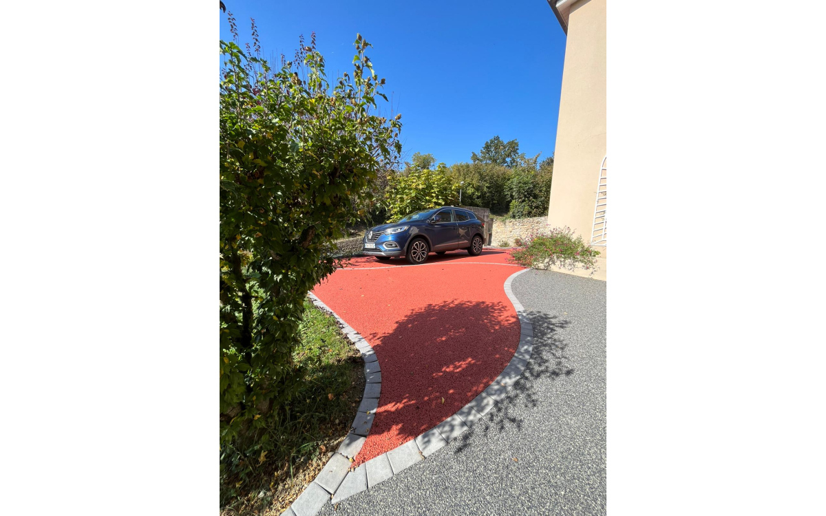 Ralisation Alle de garage en bton decoratif, Hydrostar et Pav la couture  Le-Puy-en-Velay cre le 29/04/2024