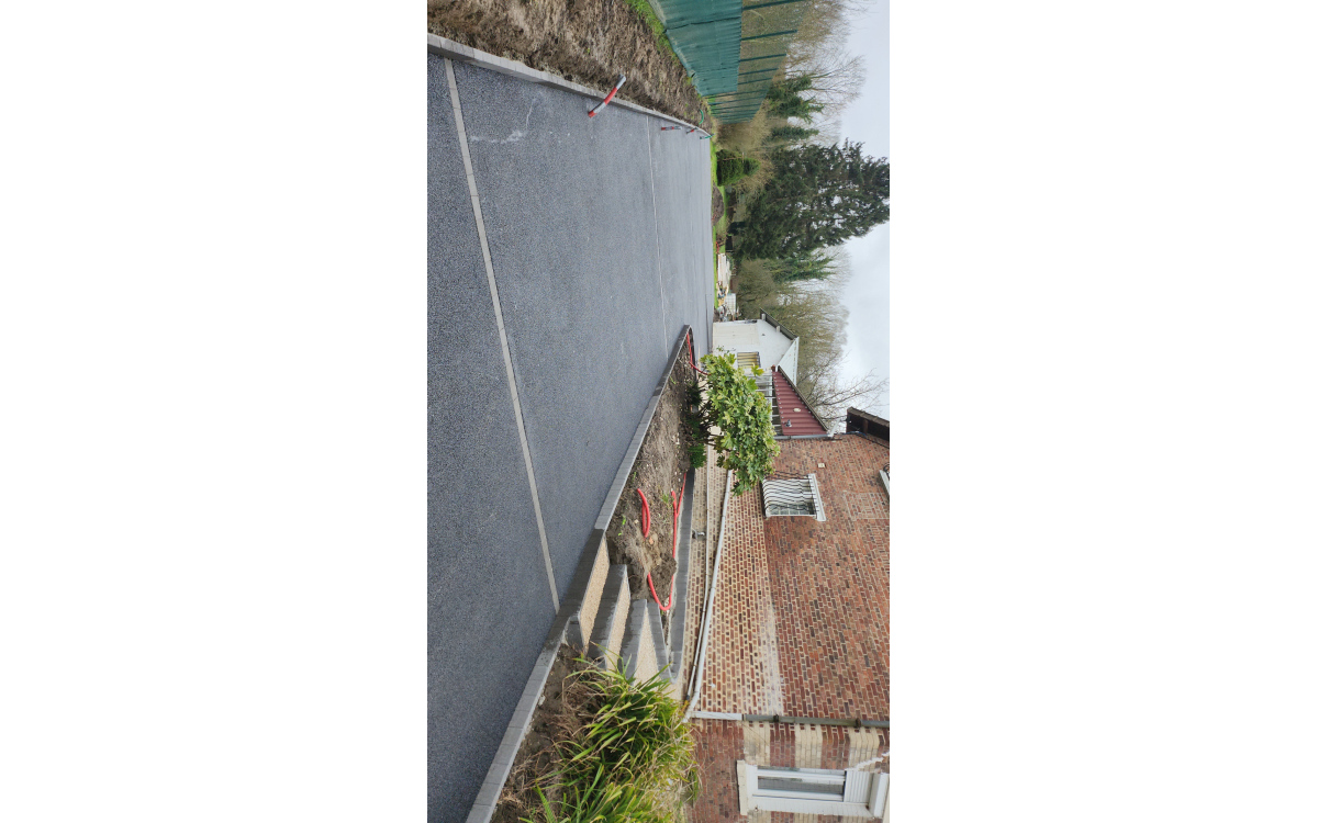 Ralisation Alle de garage en Alvostar, bordures haute couture, enrob  chaud, Pav la couture et prparation du terrain - Oise cre le 29/04/2024