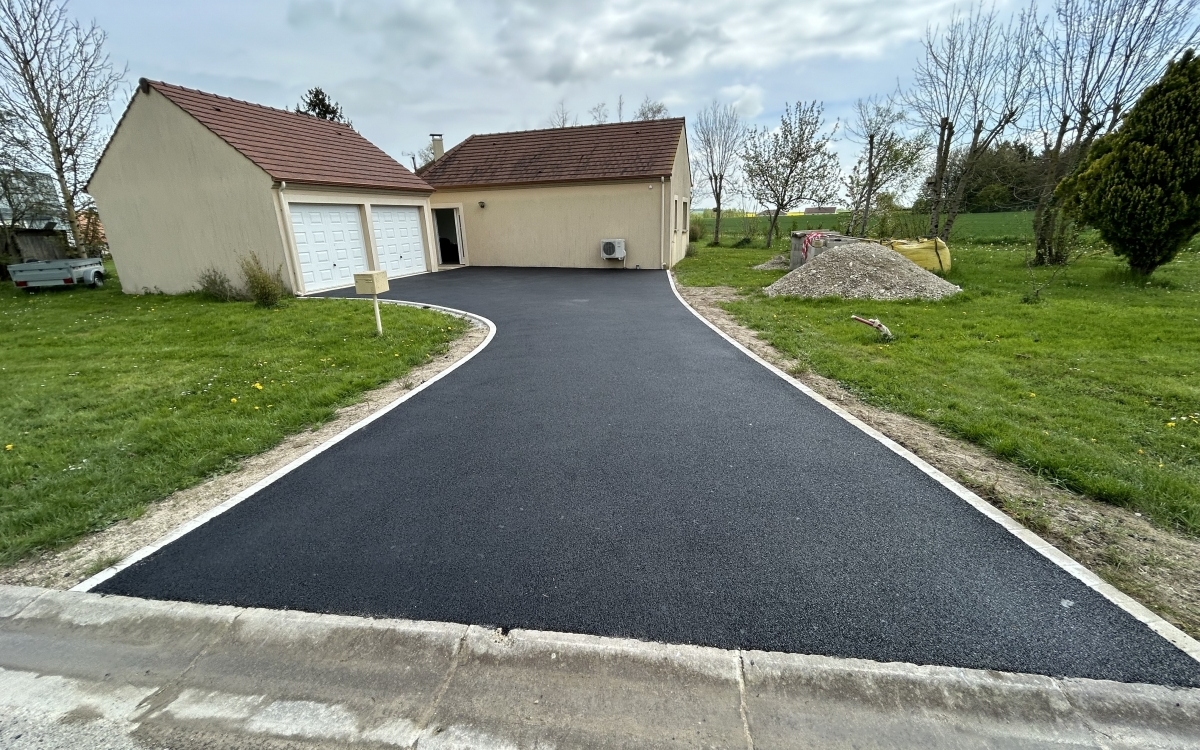 Conception Alle de garage en enrob  chaud  Szanne ralise le 12/03/2024
