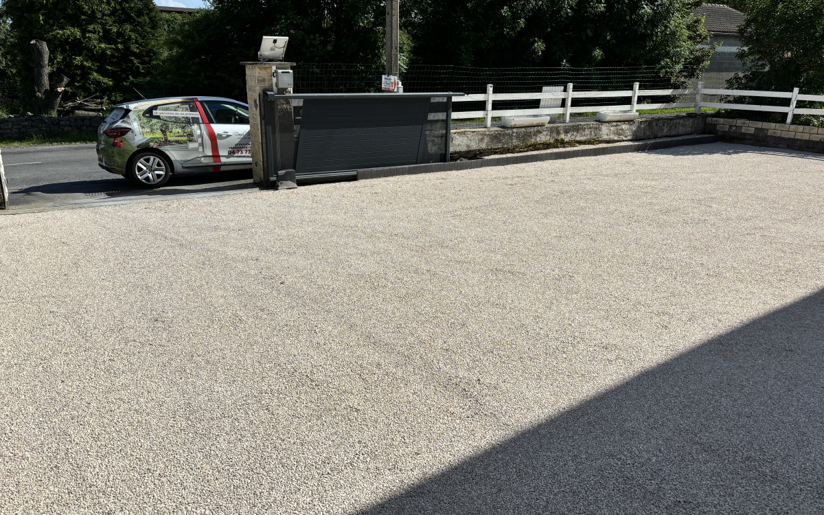 Conception Alle de garage en Alvostar, bordures haute couture et Pav la couture  Craponne-sur-Arzon  ralise le 22/06/2024