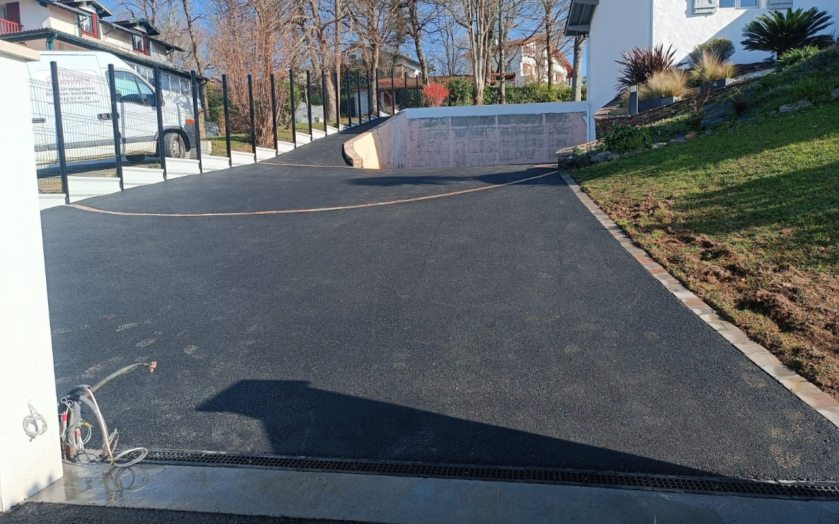 Conception Alle de garage en enrob  chaud et pavage dallage  Ascain  ralise le 09/10/2024