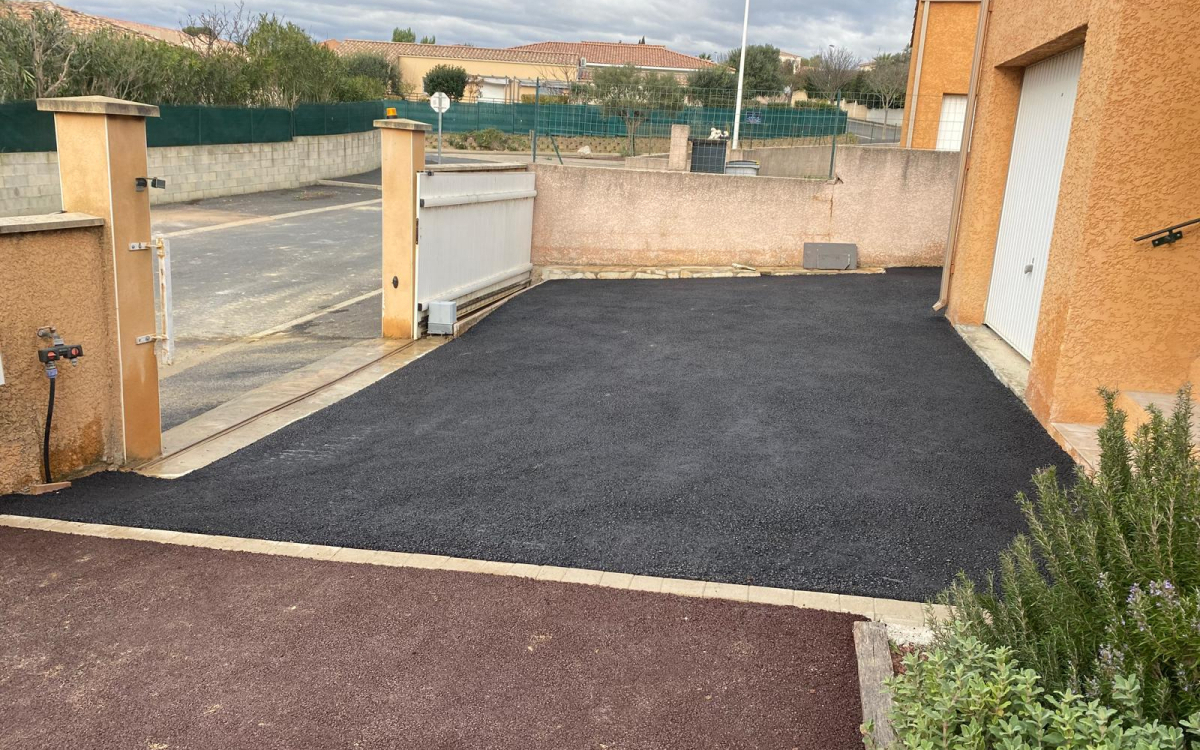 Cration Alle de garage en enrob  chaud et Pav la couture - Hrault conue le 20/12/2024