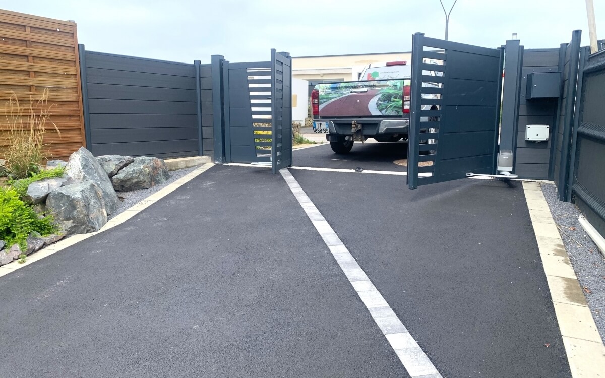 Conception Alle de garage en enrob noir  chaud cre le 11/06/2025