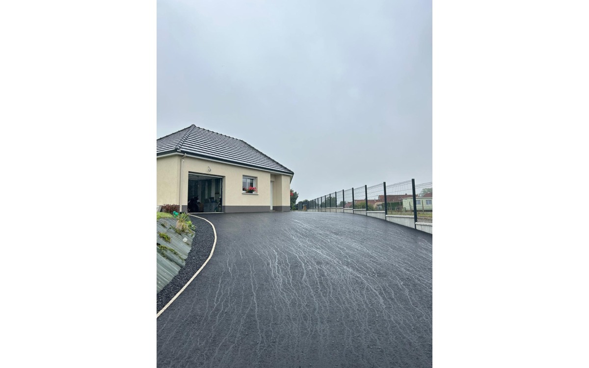 Conception Alle de garage en enrob  chaud et Pav la couture  Petit-Caux  cre le 23/07/2025