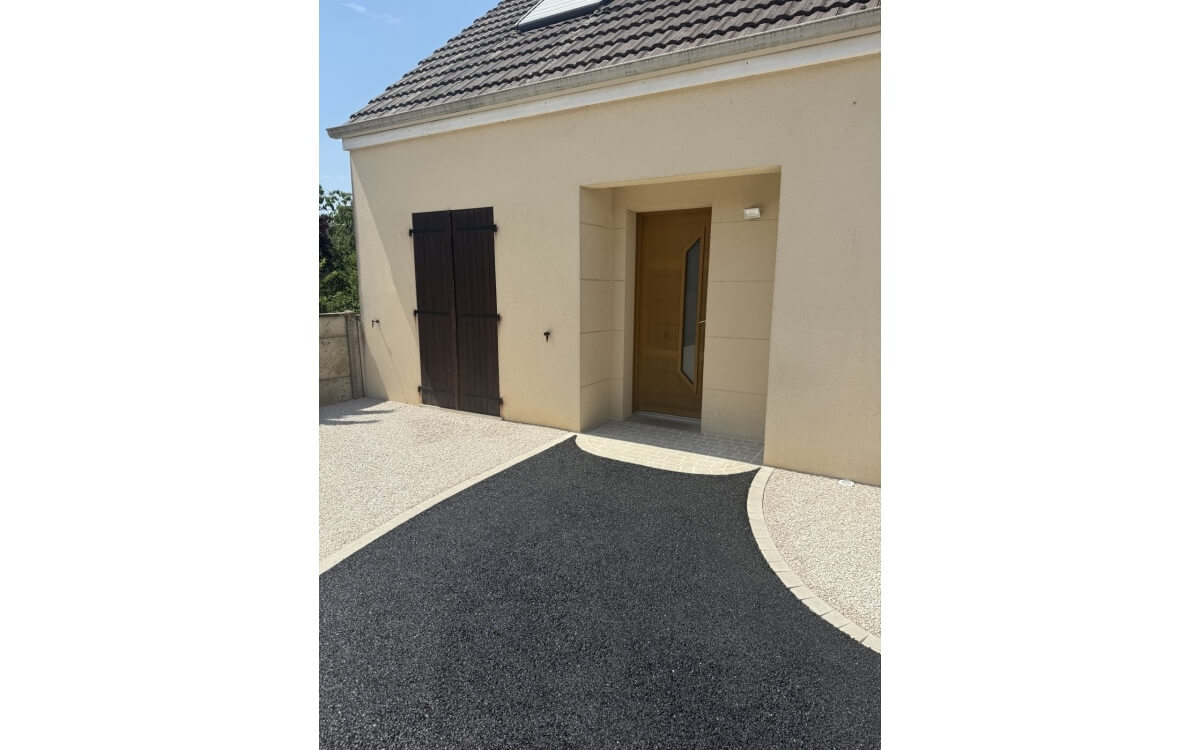 Conception Alle de garage en Alvostar, enrob  chaud et Pav la couture  Voves ralise le 23/07/2025