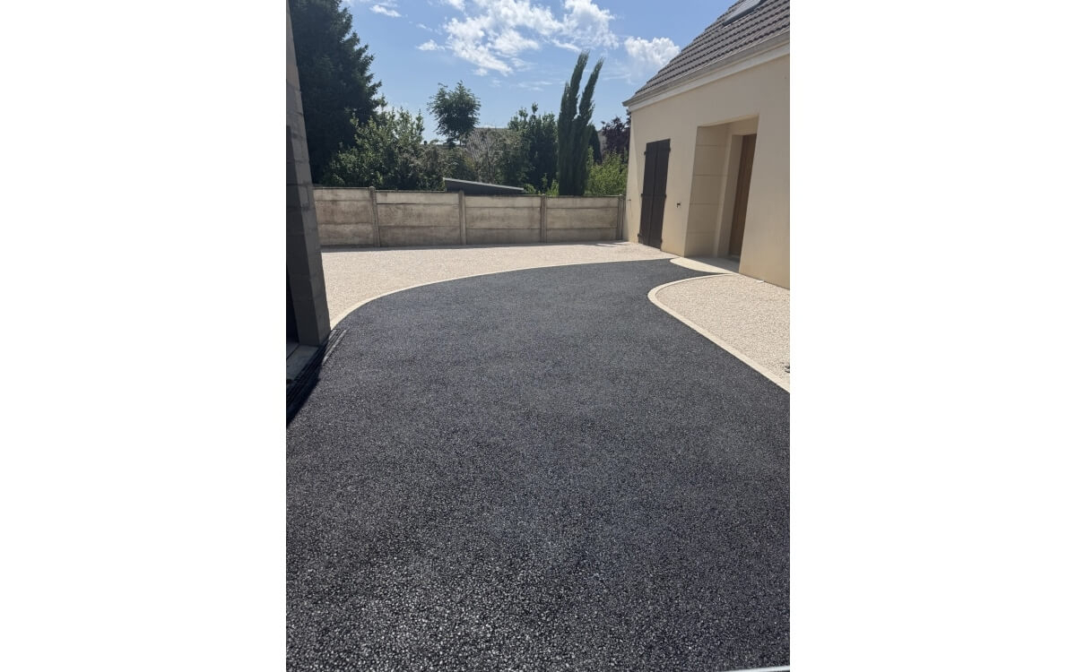Conception Alle de garage en Alvostar, enrob  chaud et Pav la couture  Voves ralise le 23/07/2025