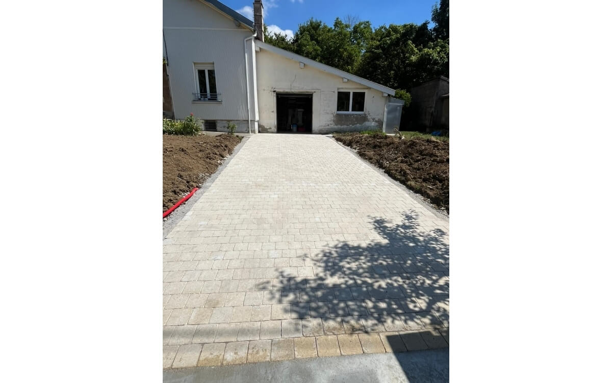Ralisation Alle de garage en enrob  chaud et Pav la couture - Meurthe et Moselle