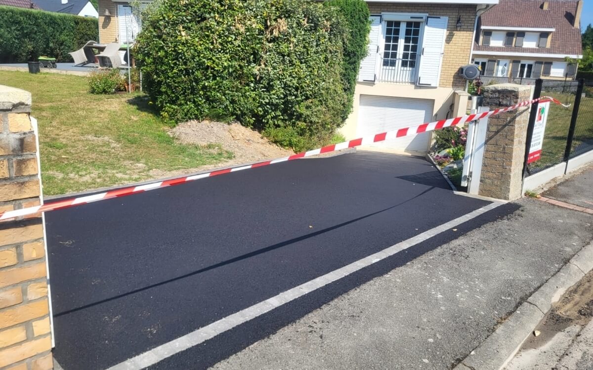 Ralisation Alle de garage en enrob  chaud  TETEGHEM cre le 14/06/2025