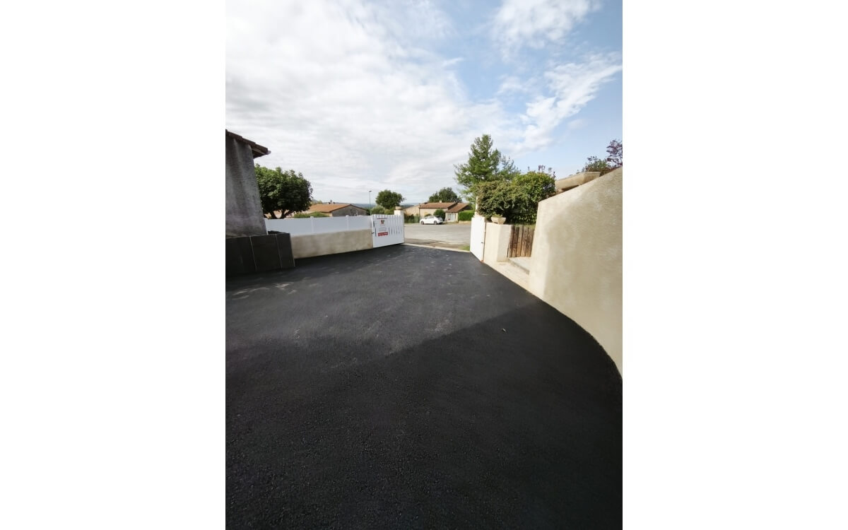 Conception Alle de garage en enrob  chaud  26800 ralise le 15/09/2025