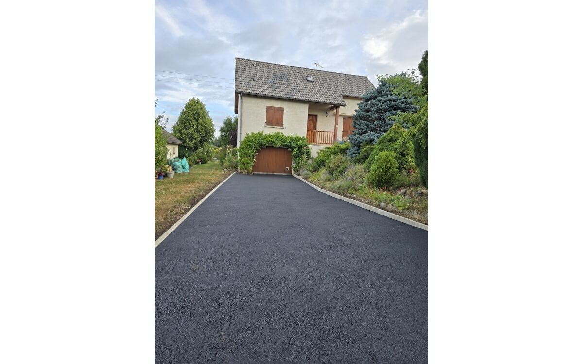 Conception Alle de garage en enrob  chaud  Nbouzat cre le 23/09/2025
