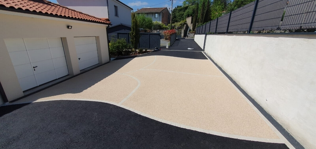 Conception Alle de garage en enrob  chaud et Hydrostar Crme  Marsat ralise le 23/09/2025