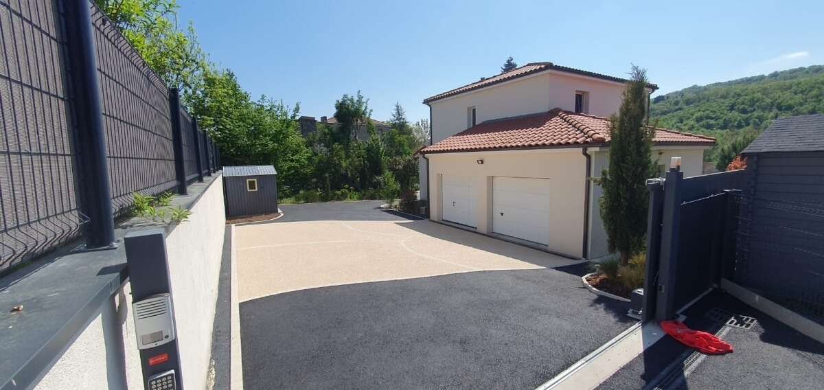 Conception Alle de garage en enrob  chaud et Hydrostar Crme  Marsat ralise le 23/09/2025