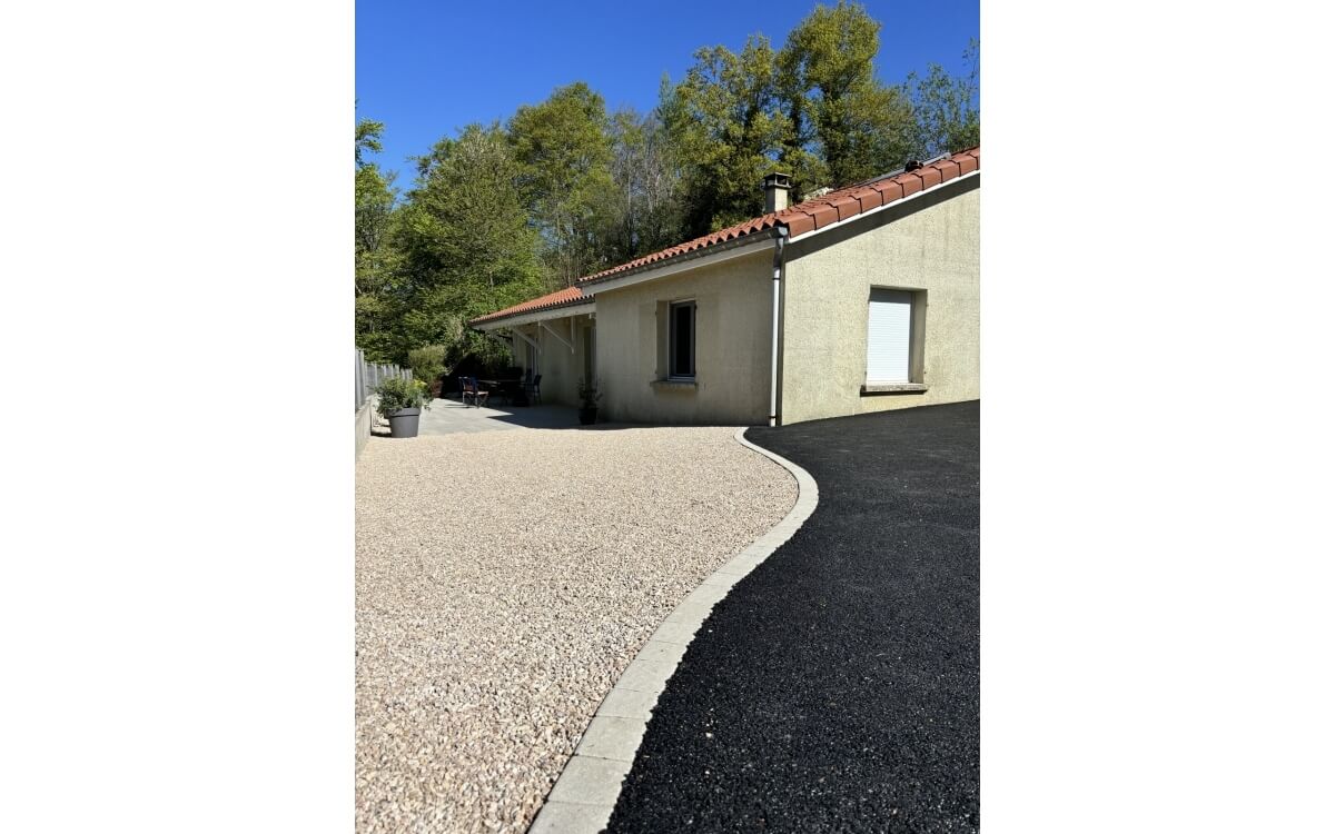 Ralisation Alle de garage en Alvostar, enrob  chaud et Pav la couture - Loire (Haute)