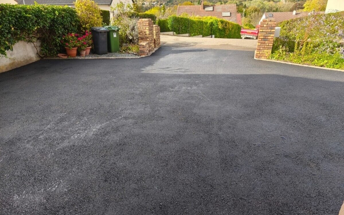Cration Alle de garage en enrob  chaud  Jouy aux arches conue le 25/10/2025