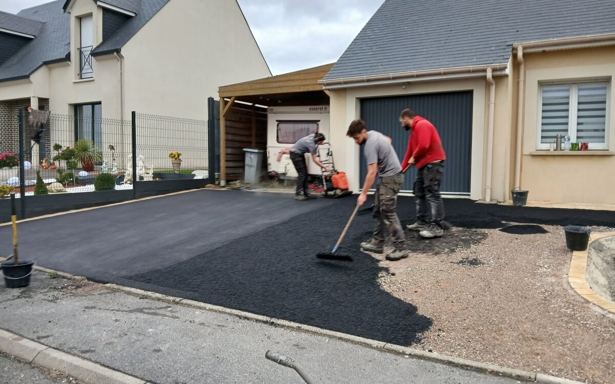 R�alisation All�e de garage en enrob� � chaud � Moreuil  cr��e le 22/10/2025