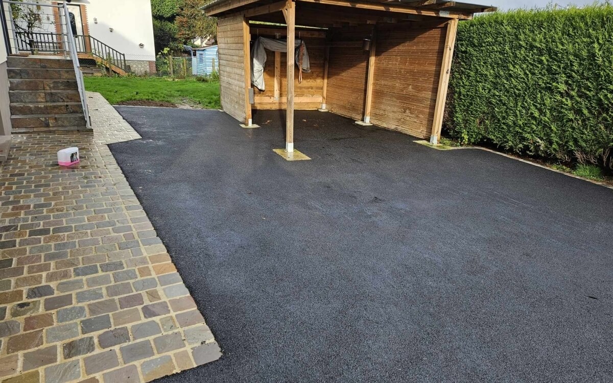 Conception Alle de garage en enrob  chaud  MANNEVILLE SUR  RISLE ralise le 01/12/2025