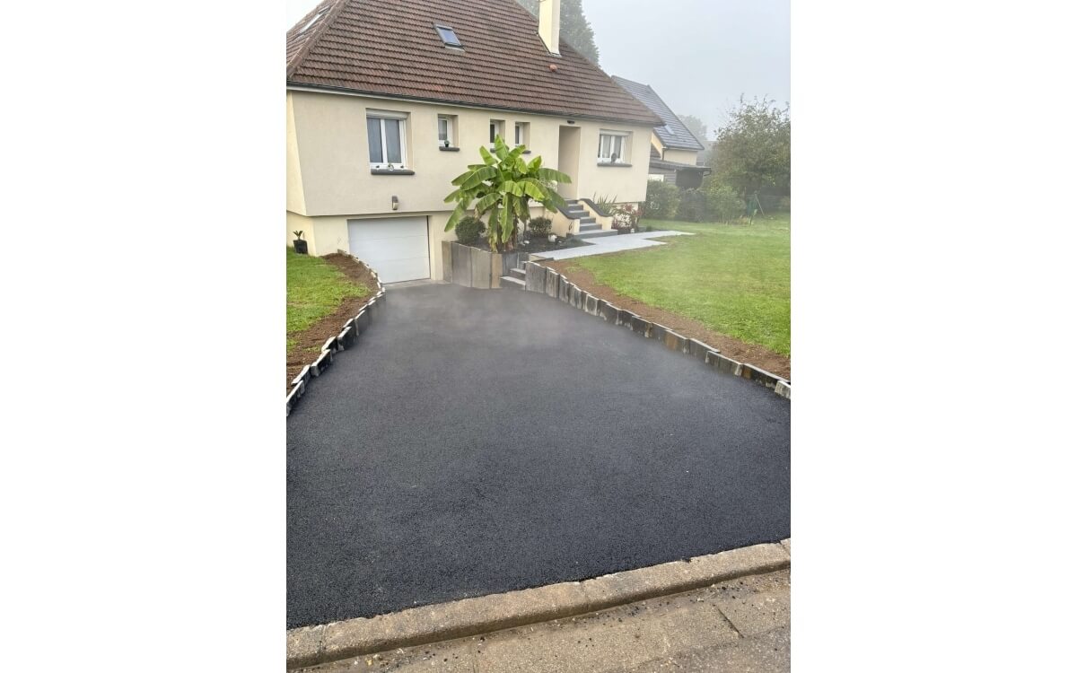 Cration Alle de garage en enrob  chaud  IGOVILLE ralise le 01/12/2025