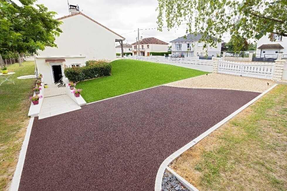 R�alisation All�e de garage en Alv�ostar� Beige ,  Stardraine� Rouge ,  Cour en Dm green  - Allier