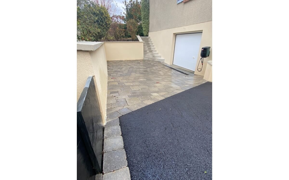 R�alisation All�e de garage en pavage Newhedge et enrob� � chaud � Le Mesnil-Esnard  cr��e le 03/12/2025